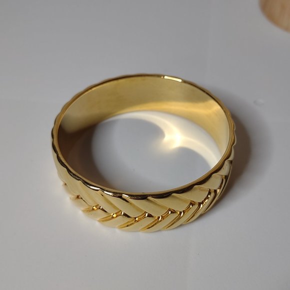 7.5 Inch Gold Tone Metal J Crew Bangle - Picture 3 of 8